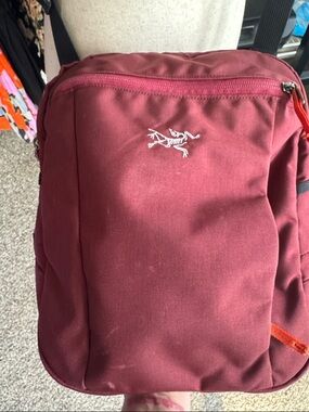 Arc’teryx Burgundy Crossbody Sling Bag Travel Hiking Pack